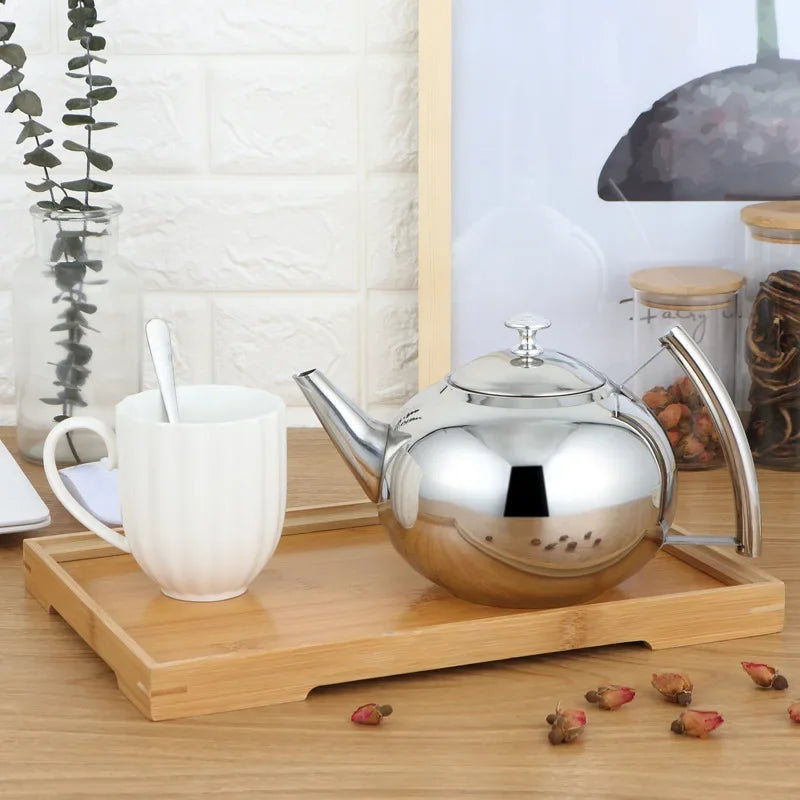 gouden of zilvere theepot